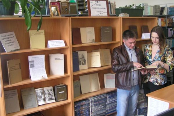 Приглашаем посетить книжную выставку "Труды репрессированных геологов"