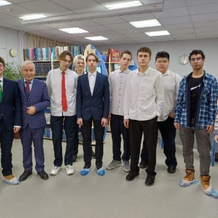 ГЕОЛОГИ ИГУ В БИБЛИОТЕКЕ АЛЫЕ ПАРУСА