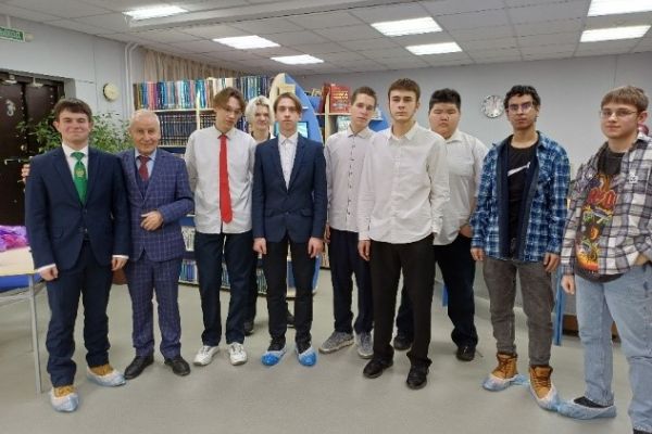 ГЕОЛОГИ ИГУ В БИБЛИОТЕКЕ АЛЫЕ ПАРУСА