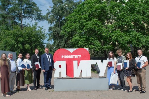 СОСТОЯЛАСЬ ТОРЖЕСТВЕННАЯ ЦЕРЕМОНИЯ ВРУЧЕНИЯ ДИПЛОМОВ ВЫПУСКНИКАМ ГЕОЛОГИЧЕСКОГО ФАКУЛЬТЕТА